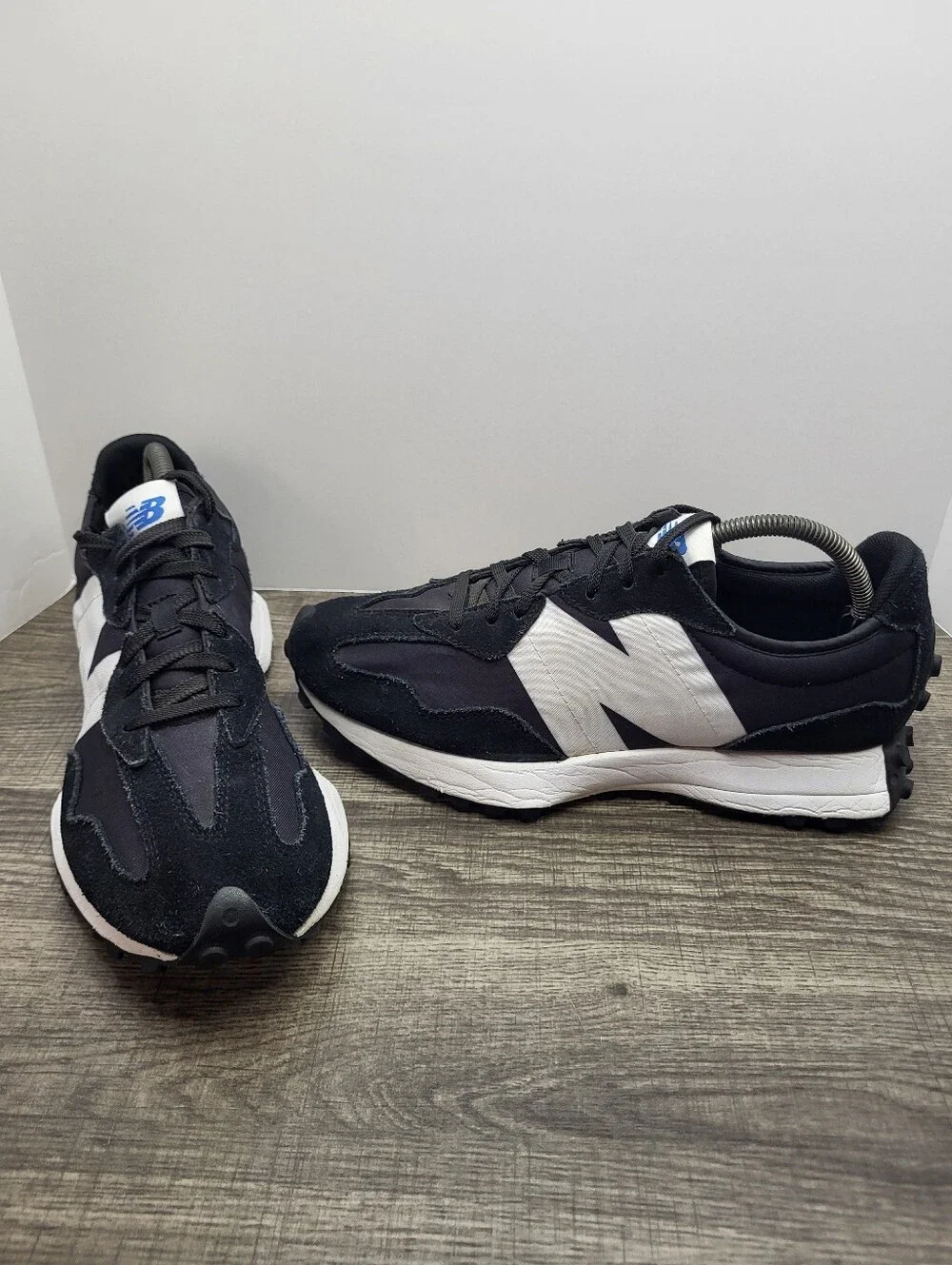 New Balance 327 Black White Lifestyle Shoe Sneakers Men's Size 9.5